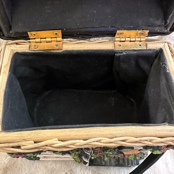 Vintage Wicker Handbag - Picture 12 of 16